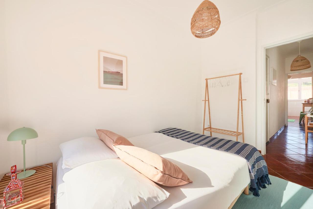 Central & Sunny 2Br Apt Near Beach, By Timecooler Setúbal Buitenkant foto