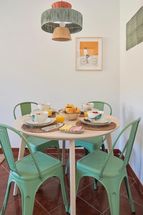 Central & Sunny 2Br Apt Near Beach, By Timecooler Setúbal Buitenkant foto