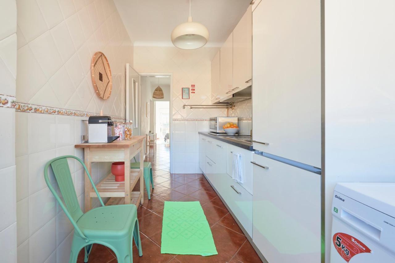 Central & Sunny 2Br Apt Near Beach, By Timecooler Setúbal Buitenkant foto