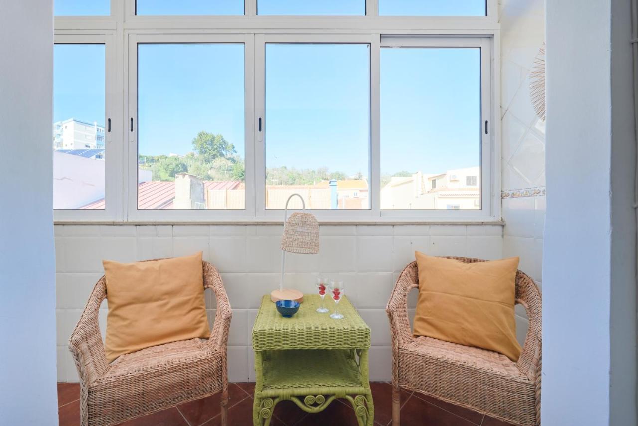 Central & Sunny 2Br Apt Near Beach, By Timecooler Setúbal Buitenkant foto