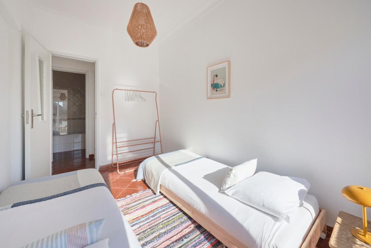 Central & Sunny 2Br Apt Near Beach, By Timecooler Setúbal Buitenkant foto