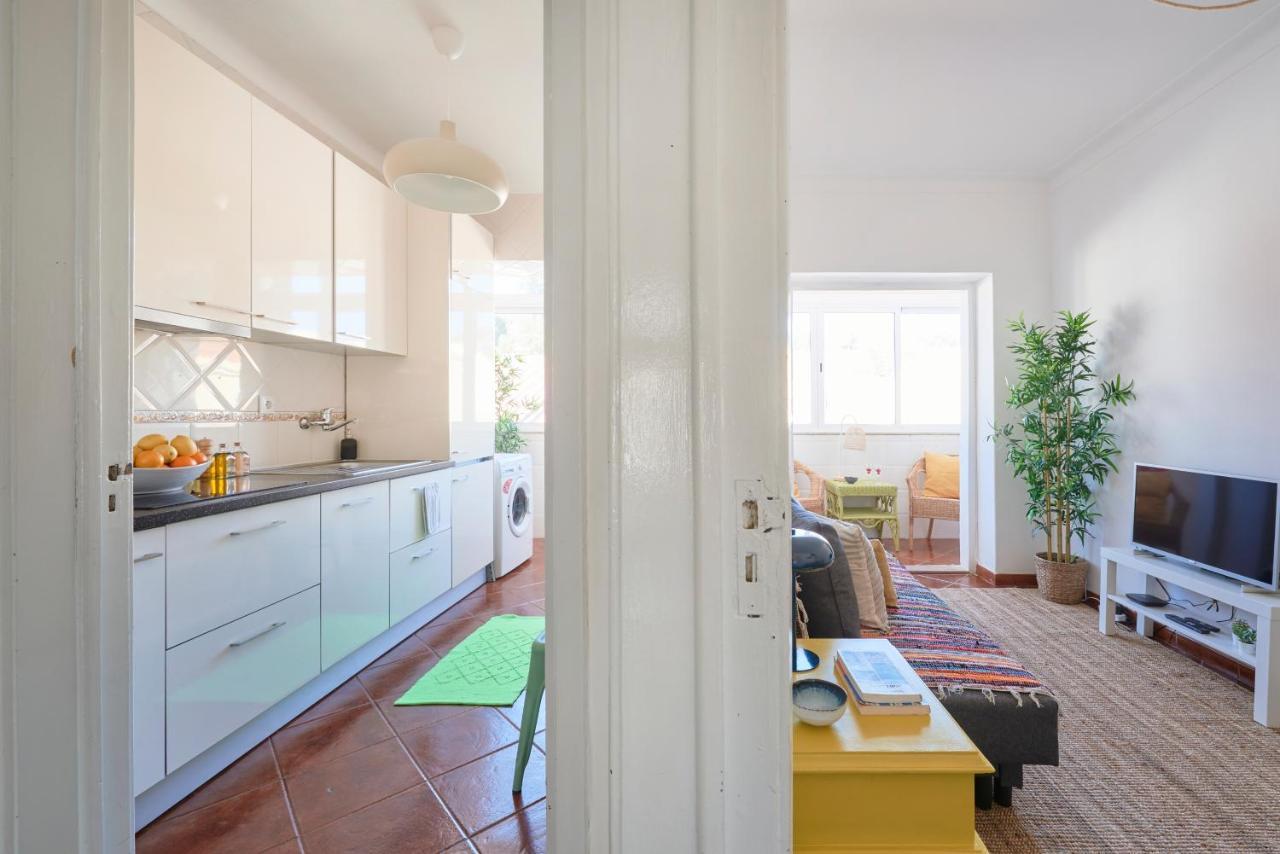 Central & Sunny 2Br Apt Near Beach, By Timecooler Setúbal Buitenkant foto