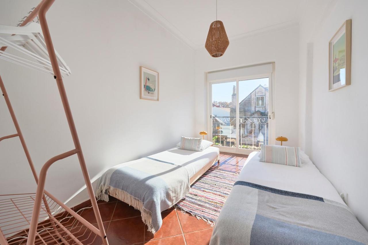 Central & Sunny 2Br Apt Near Beach, By Timecooler Setúbal Buitenkant foto