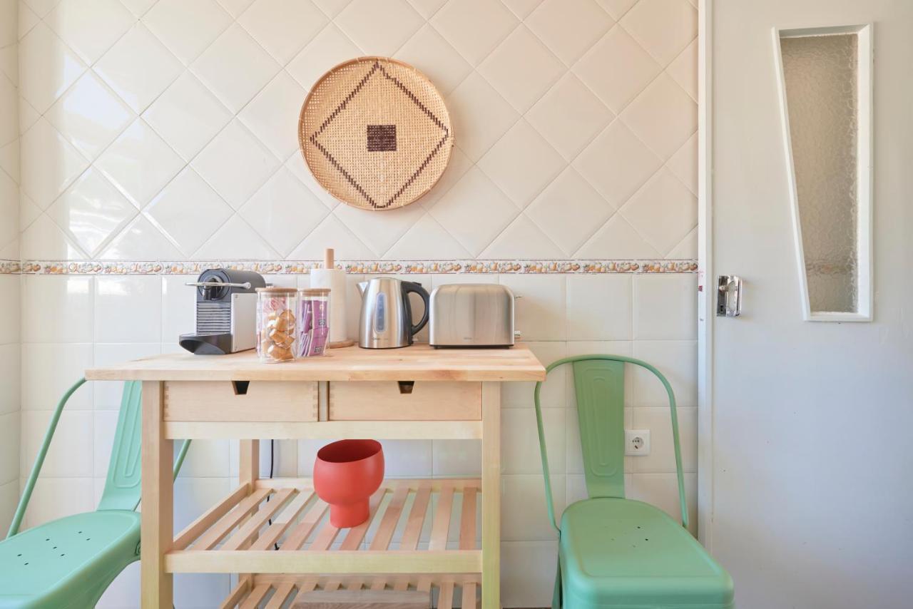 Central & Sunny 2Br Apt Near Beach, By Timecooler Setúbal Buitenkant foto