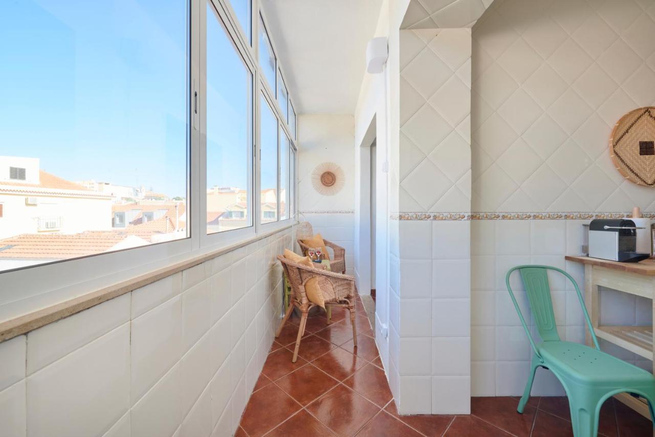 Central & Sunny 2Br Apt Near Beach, By Timecooler Setúbal Buitenkant foto